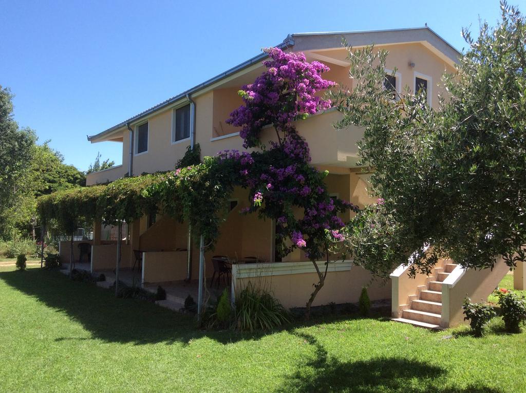 Niki Apartments Ülgün Dış mekan fotoğraf